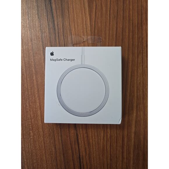 Apple MagSafe Charger - Silver - Picture 1 of 2